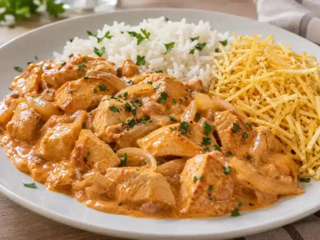 Frango para Strogonoff: 1 kg Serve Quantas Pessoas? 4 a 5 Pratos: prato pronto