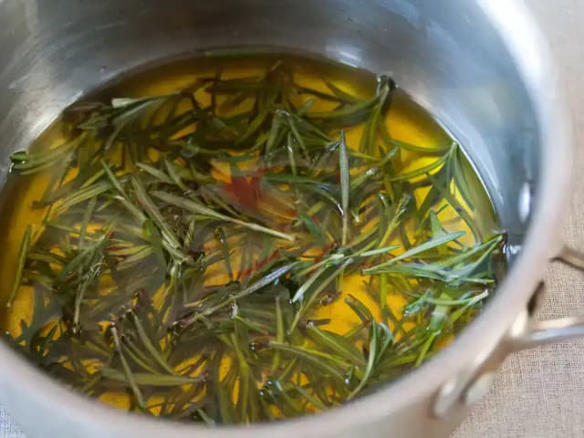 Azeite Aromatizado com Alecrim e Alho: prato pronto