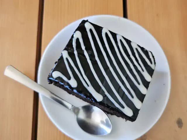 Bolo de chocolate com mistura de cacau 50%: prato pronto