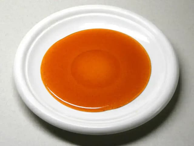 Calda de pudim com açúcar cristal e água: prato pronto