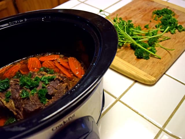 Carne de Panela Desfiada com Laranja e Ervas: prato pronto