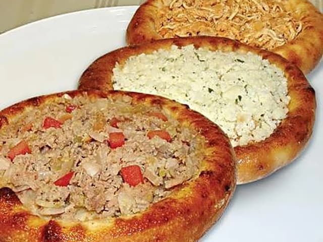 Esfiha Aberta Tradicional de Carne com Limão: prato pronto