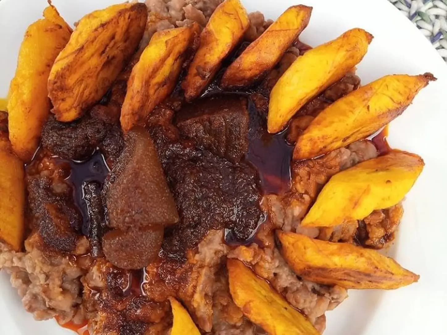 Carne Seca com Banana-da-Terra Desfiada e Dourada: foto do prato pronto