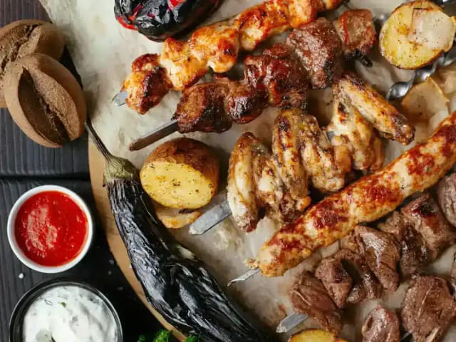 Churrasco para 15 Pessoas: Quantidade de Carne e Cardápio Completo: prato pronto