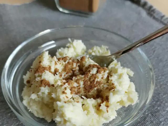 Cocada tradicional com coco fresco e manteiga: prato pronto