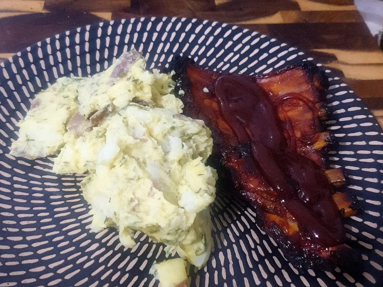 Costelinha Suína Assada: 1,5 kg, Mel, Limão e Páprica: foto do prato pronto
