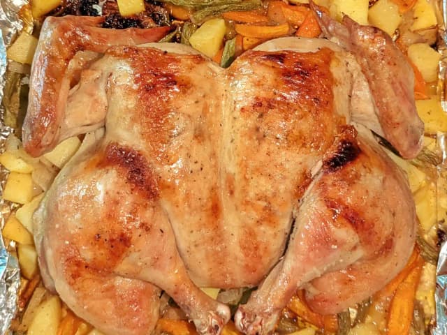 Frango com Legumes Suculento na Airfryer: prato pronto