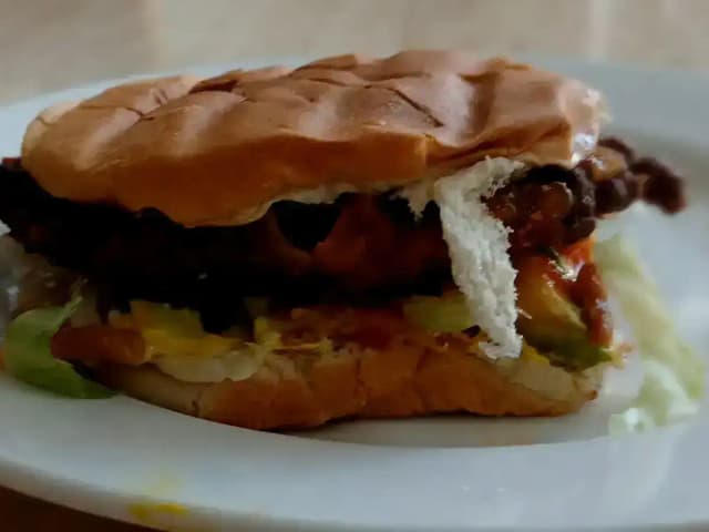 Hambúrguer na Airfryer Suculento: prato pronto