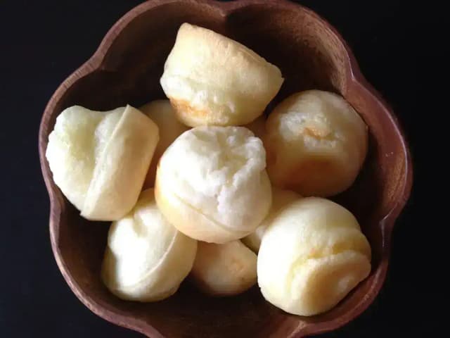 Pão de Queijo de Frigideira: 100 g de Polvilho, 15 Min: prato pronto