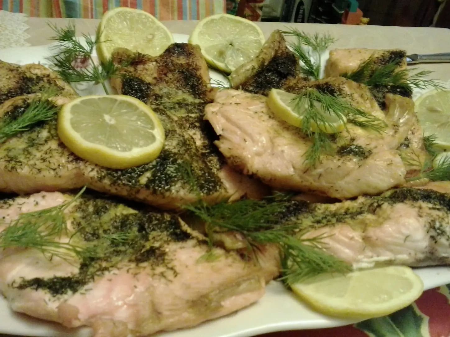 Pode Comer a Pele do Salmão? Salmão Assado com Pele Crocante: foto do prato pronto
