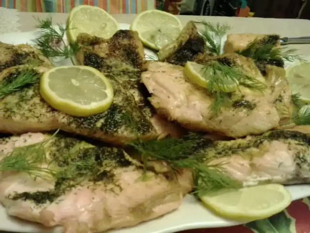 Pode Comer a Pele do Salmão? Salmão Assado com Pele Crocante: prato pronto