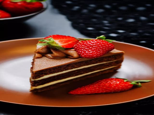 Torta de Chocolate com Morango Gelada: prato pronto
