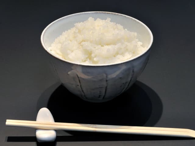 Arroz cremoso com muçarela e requeijão: prato pronto