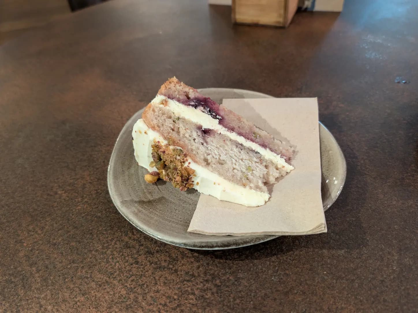 Bolo de Amora de Liquidificador com Glacê: foto do prato pronto