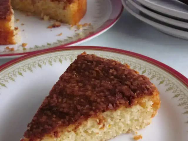 Bolo de Manteiga Fofinho: 300 g de Açúcar, 3 Ovos e Leite: prato pronto