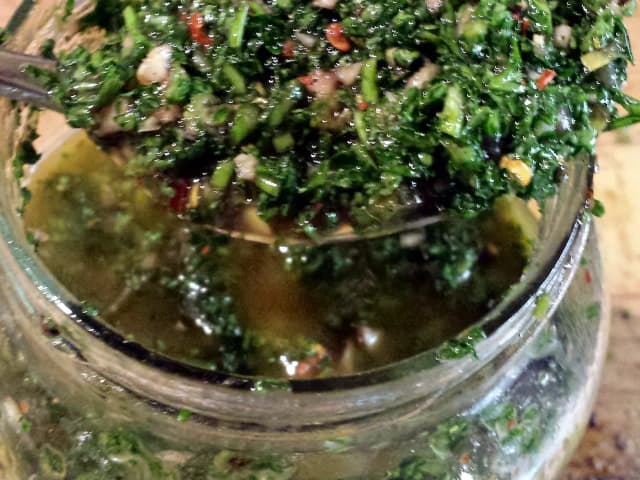 Chimichurri Tradicional Argentino: Molho Fácil para Churrasco: prato pronto
