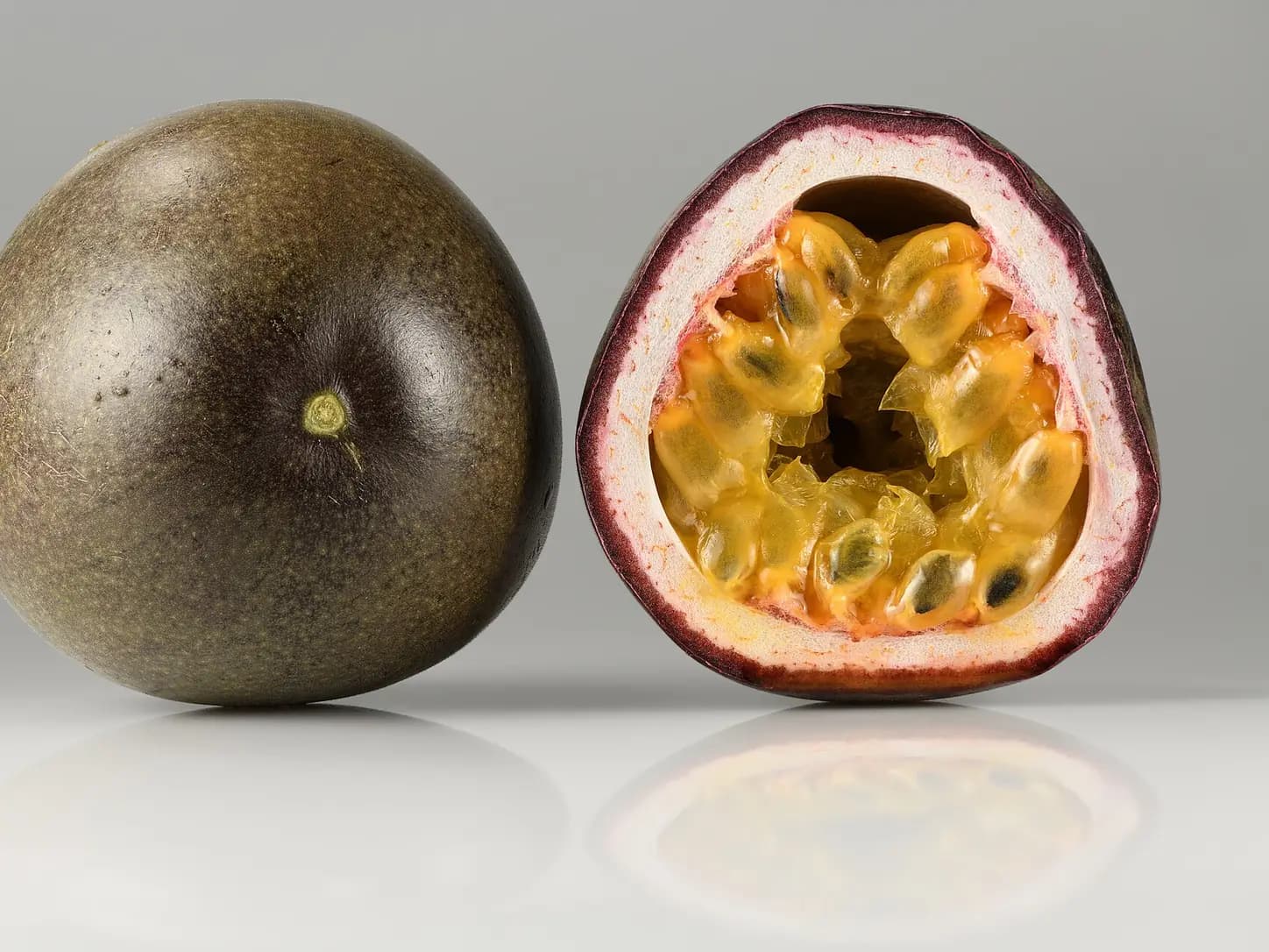 Gelatina cremosa de maracujá com calda: foto do prato pronto