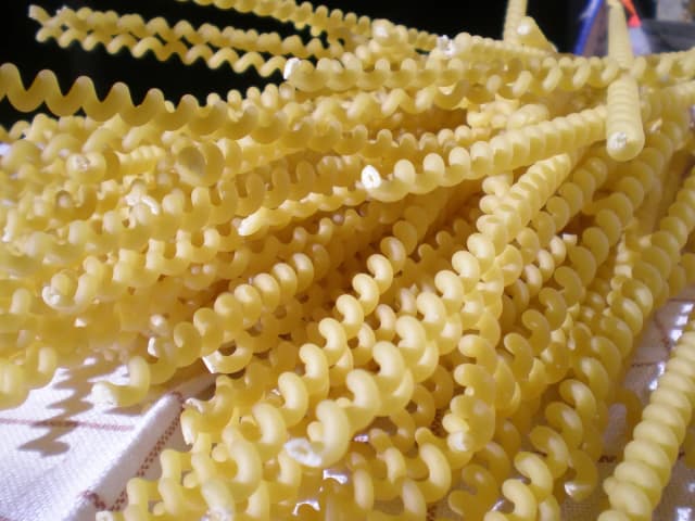 Macarrão Parafuso Crocante na Frigideira: prato pronto