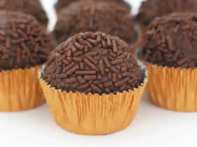 Por Que Colocar Manteiga no Brigadeiro? Função e Receita Perfeita: prato pronto