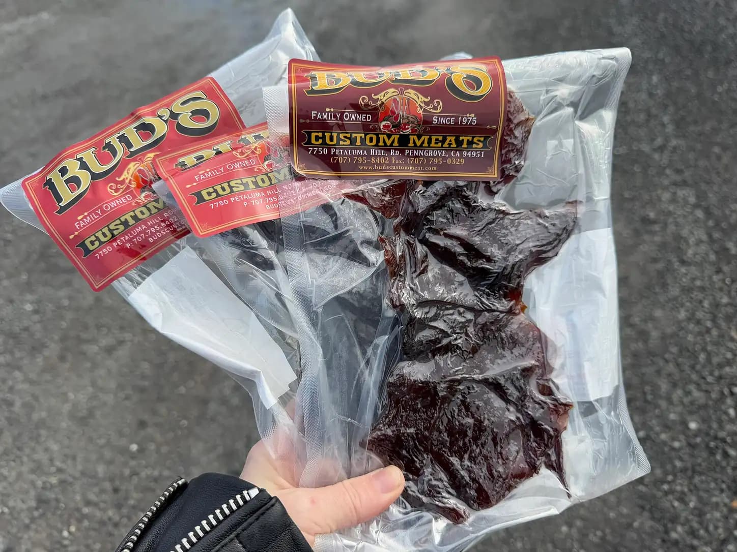Carne-seca desfiada com cebola e tomate: foto do prato pronto
