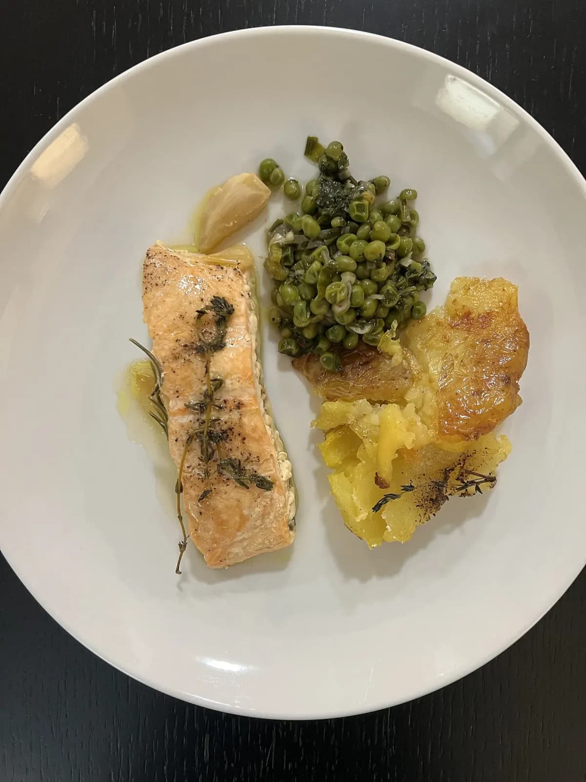 Salmão na Airfryer com Crosta de Ervas: foto do prato pronto