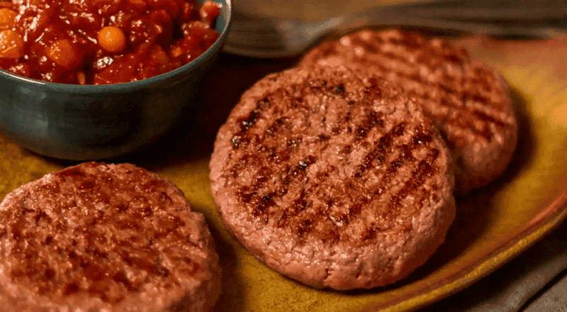 Hambúrguer sendo preparado na Airfryer