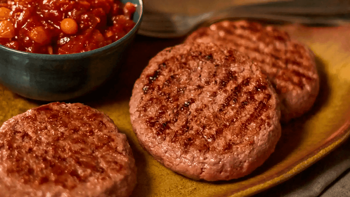 Hambúrguer sendo preparado na Airfryer