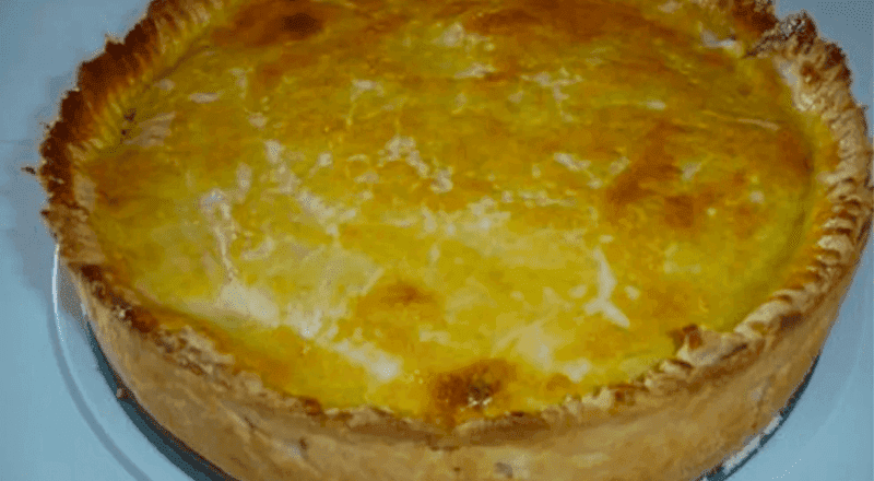 Massa de torta sem ovo sendo preparada