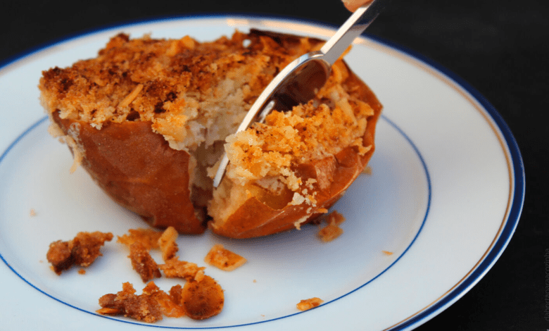 Aprenda a fazer a melhor Maçã assada com crocante de nozes e especiarias! Receita fácil, deliciosa e perfeita para aquecer. Dicas e passo a passo.