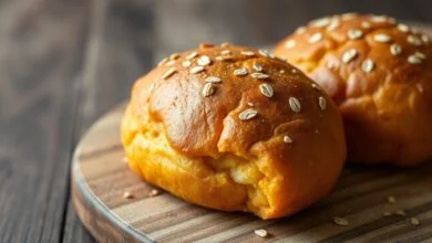 Pãezinhos dourados e macios, feitos com poucos ingredientes, perfeitos para um lanche rápido e saudável.