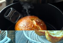 Pão francês com casca dourada e estalante, recém-saído da cesta da air fryer, pronto para servir.