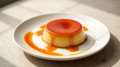 Pudim perfeitamente liso e dourado com calda de caramelo brilhante