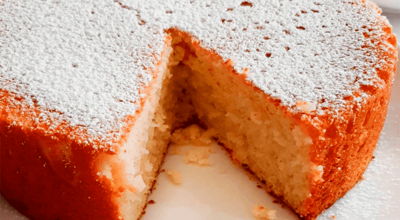 Fatia de Bolo de Ricota com Limão e Mel