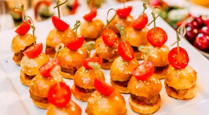 Petiscos variados para festa de aniversário