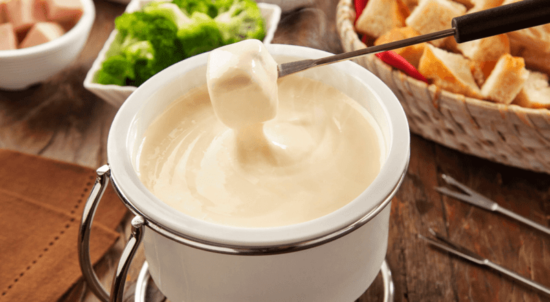 Panela de Fondue com Queijo Derretido
